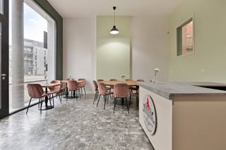 Uniek handelsgelijkvloers met 17de-eeuwse historiek.Bent u op zoek naar een commerciële ruimte met een ziel? Gelegen aan het levendige en...