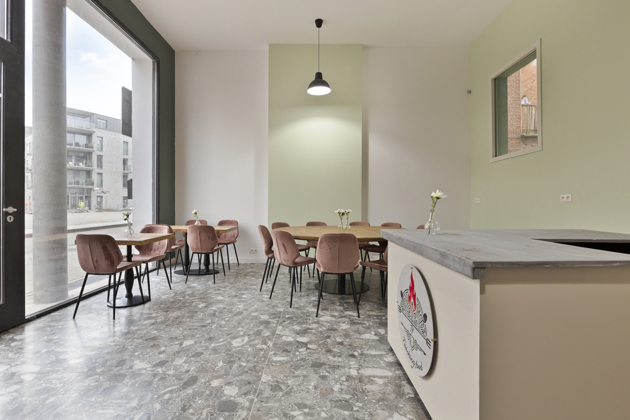 Commercieel gelijkvloers aan de Historische Falconpoort. - foto 2