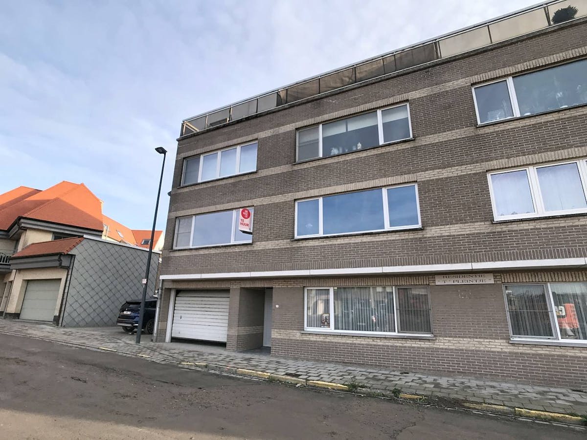 Very spacious garage box for rent! - photo 4