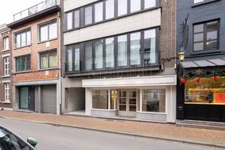 Ideally located commercial property of approximately 106 m² with basement and extra office space in the Aldestraat in Hasselt.This spacious...