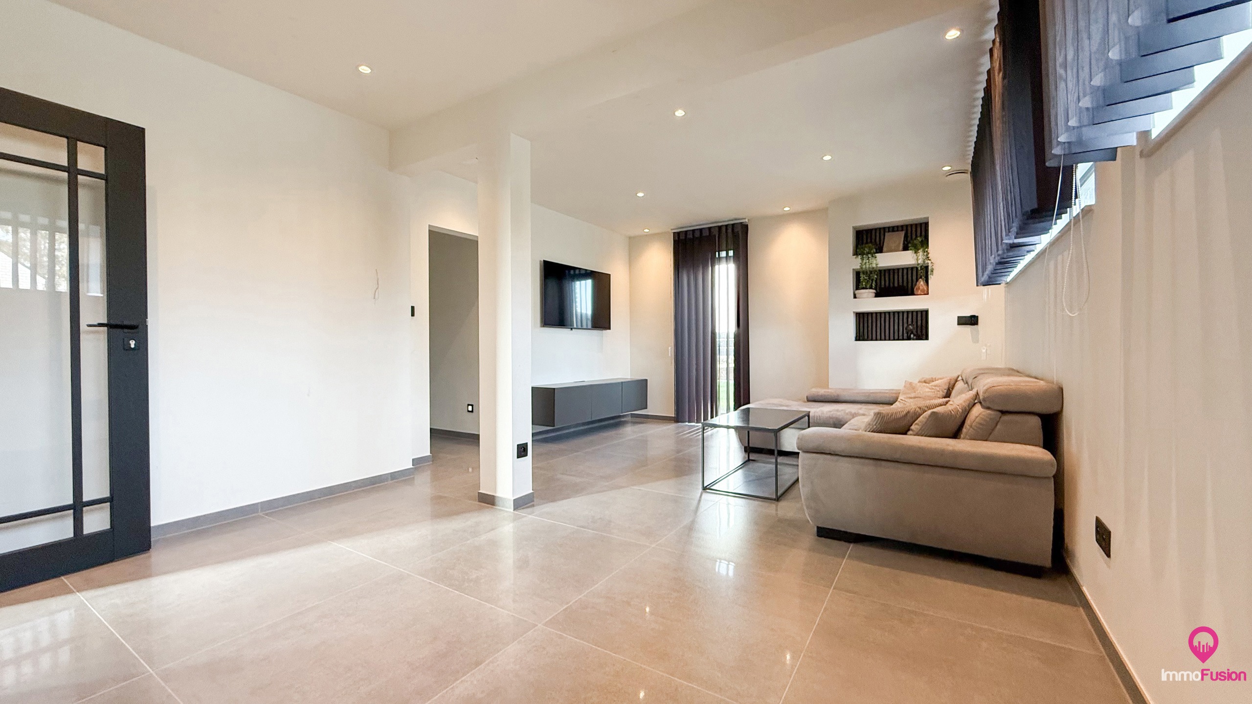 Instapklare, volledig gerenoveerde woning met 4 slaapkamers! - foto 2