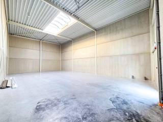 Op een absolute toplocatie, centraal gelegen tussen Bornem en Puurs en dichtbij alle nodige faciliteiten, bieden wij deze KMO-unit aan...