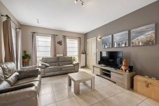 In een rustige, doodlopende straat in de Akkerstraat 48 in Hamme vind je deze halfopen bebouwing met 3 slaapkamers, lichtrijke leefruimtes, garage...