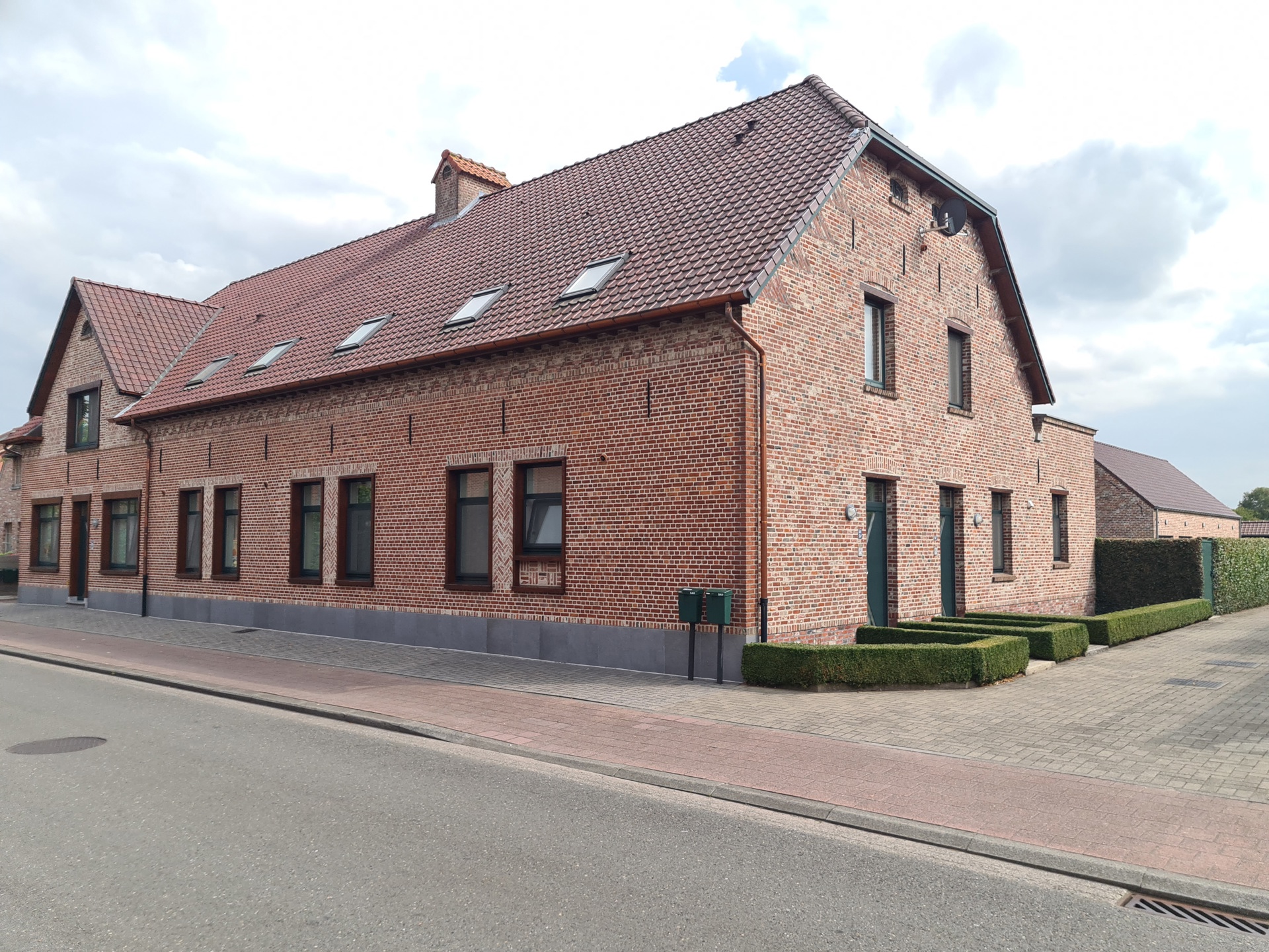 Zeer goed onderhouden opbrengsteigendom van 6 appartementen - foto 4