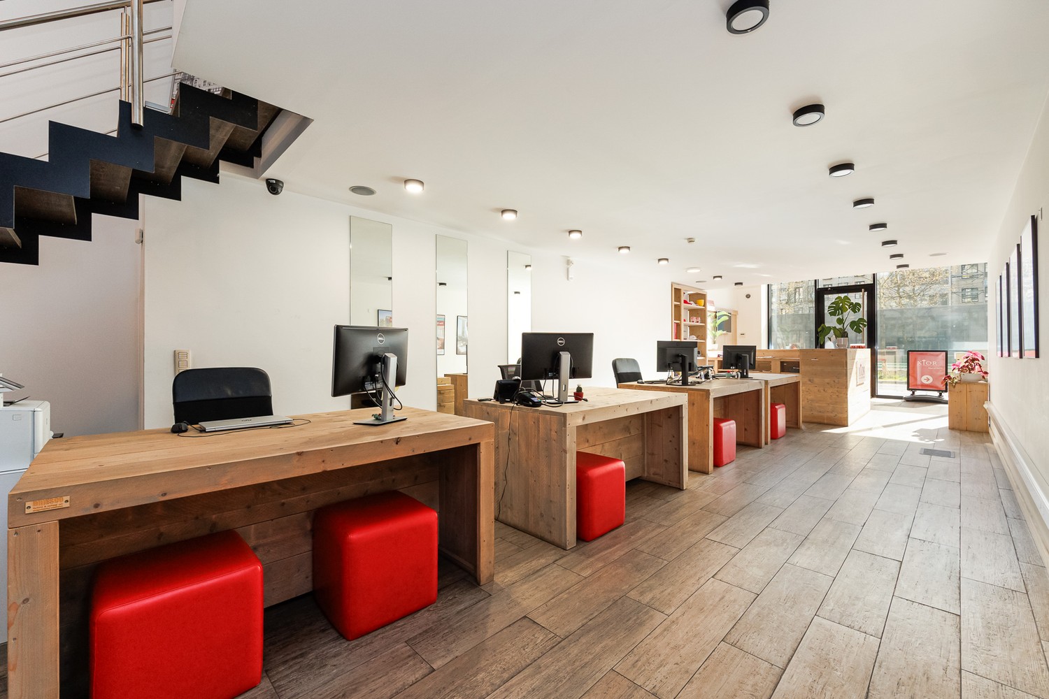 Zeer ruim handelspand van 341 m² in hartje Antwerpen! - foto 4