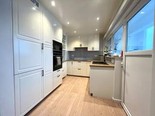 Gerenoveerd twee slaapkamer appartement te huur in Wondelgem. Winkels, scholen, openbaar vervoer e.d. bevinden zich in de nabije omgeving.Het...