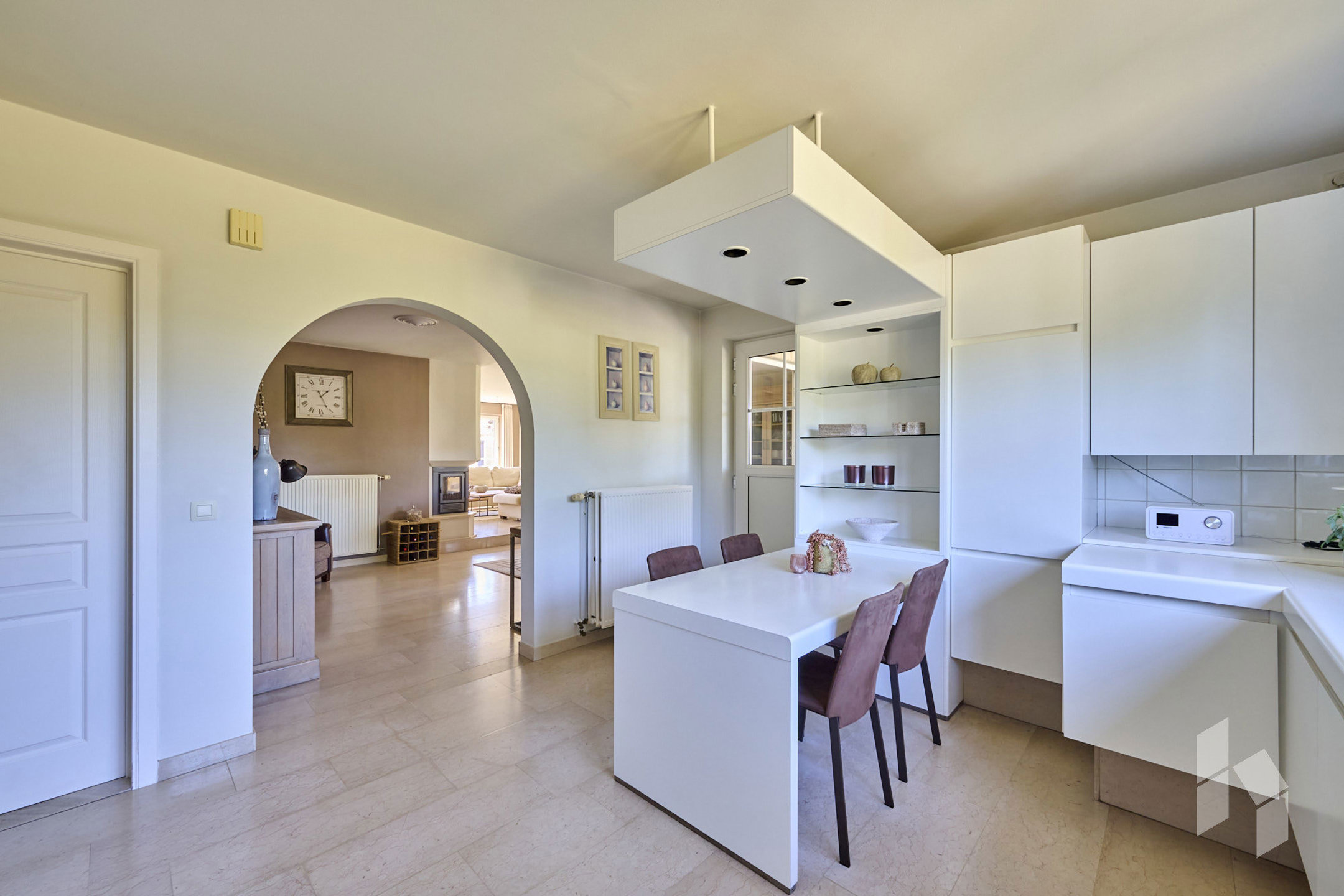 Ruime, instapklare woning met 4 slpks op perceel van 726 m². - foto 5