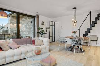 - Ideal location in the center of Ypres: Sportstraat 12 bus 2A- Ready-to-move-in apartment on the second floor- Excellent EPC: label A!- Bright...