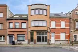Op een schitterende locatie in het centrum van Lier bevindt zich deze ruime woning die momenteel is ingedeeld in drie afzonderlijke...