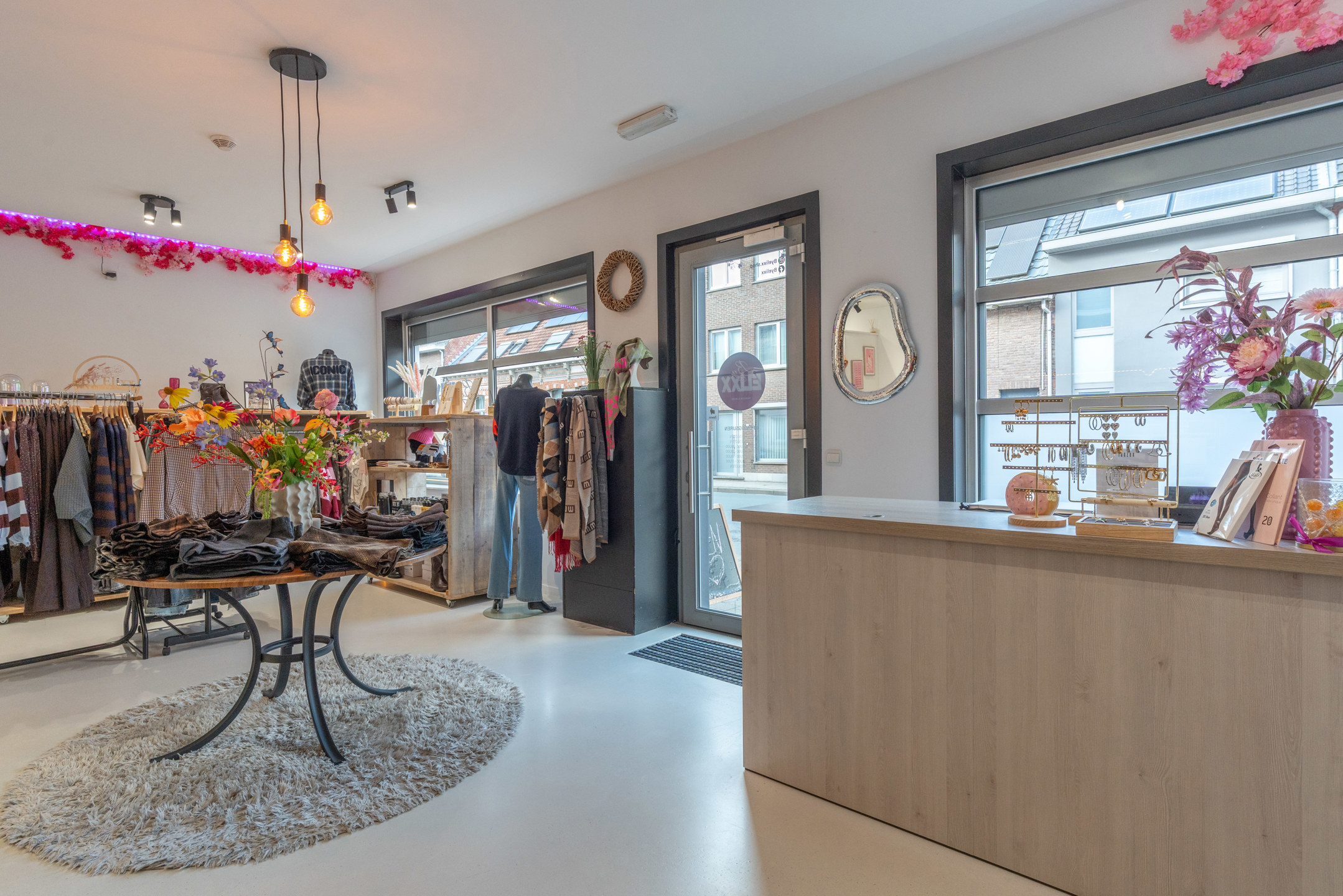 Voormalige winkel met garage, mogelijkheid tot 3 slpk woning - foto 5