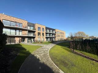 <p>Discover this high-quality new-build project in Sint-Agatha-Berchem, located on the edge of Groot-Bijgaarden in the green and sought-after De Selliers de Moranvillelaan. The development is part of a private and peaceful residential area featuring extensive private gardens and shared green spaces, where comfort, privacy and nature take centre stage.</p><p>The project offers a variety of apartment types, ranging from compact 1-bedroom units to spacious 2- and 3-bedroom apartments. Each unit has been carefully designed with a strong focus on light, space and functionality. Large windows ensure maximum natural light, while open living areas with fully equipped kitchens provide a modern living experience.</p><p>All apartments feature one or more outdoor spaces such as terraces or private gardens, creating a seamless connection between indoor and outdoor living. Depending on the type, they include one or more bathrooms, practical storage rooms and well-thought-out layouts for optimal comfort.</p><p>The development follows the Future Proof concept, with a strong focus on sustainability and energy-efficient living. Purchase is also possible at 6% VAT (subject to conditions), making it highly attractive for both owner-occupiers and investors.</p><p>Additional facilities such as cellar storage units and underground parking spaces further enhance everyday convenience. The location is a key asset: peaceful and green, yet within walking distance of shops, schools and public transport.</p>
