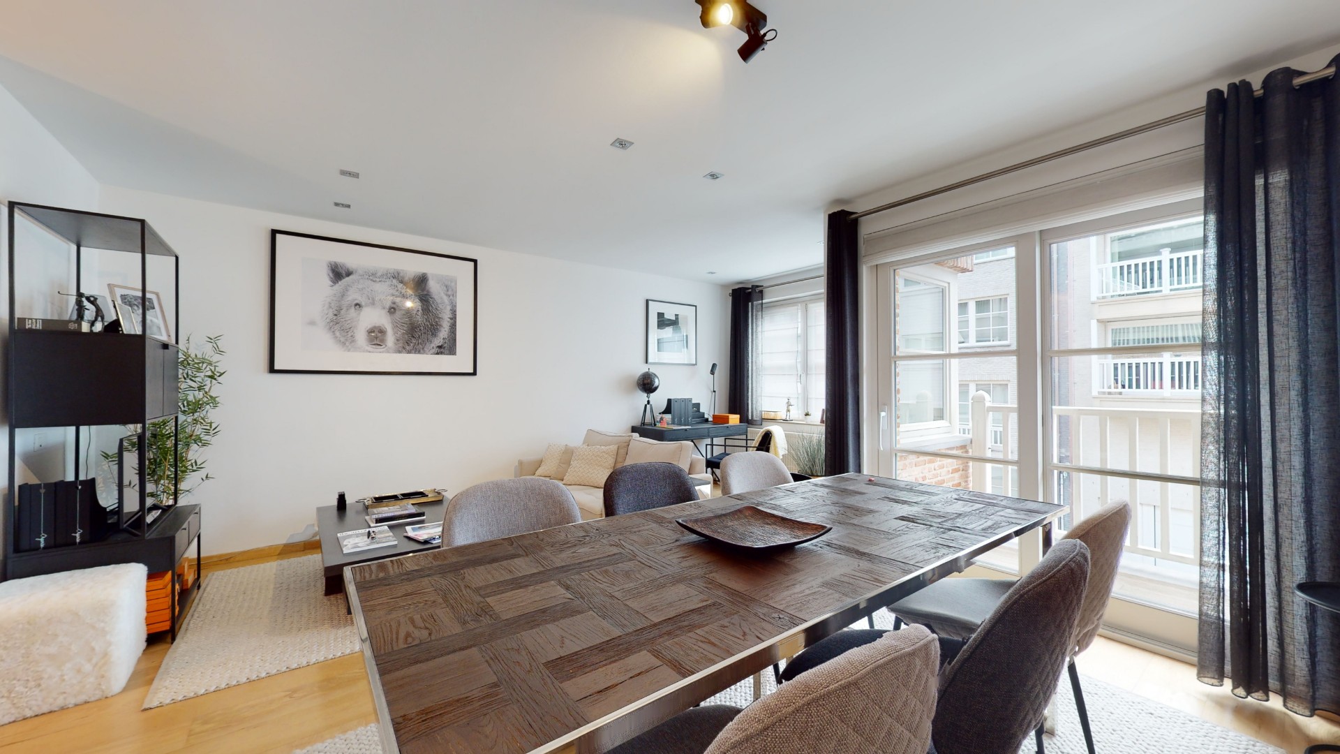 Duplex appartement gelegen in het centrum van Knokke op wandelafstand van de Dumortierlaan en Lippenslaan. - foto 4