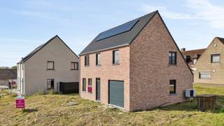 Deze energiezuinige villa is gelegen op een rustige locatie in HoogledeDe indeling van deze woning is als volgt:Op de gelijkvloers: inkomhal,...