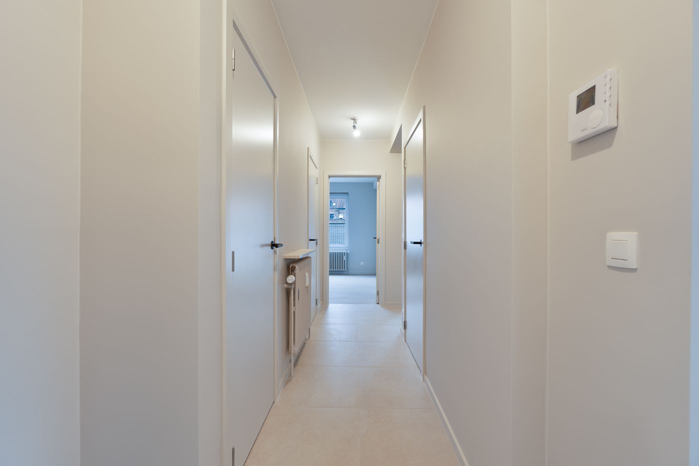 Gerenoveerd gelijkvloers 2 slaapkamerappartement - foto 4
