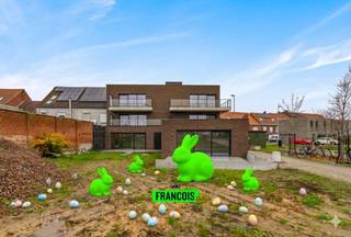 Modern nieuwbouwappartement te koop in Izegem, ideaal gelegen op een centrale en vlot bereikbare locatie.Het appartement wordt verkocht in zijn...