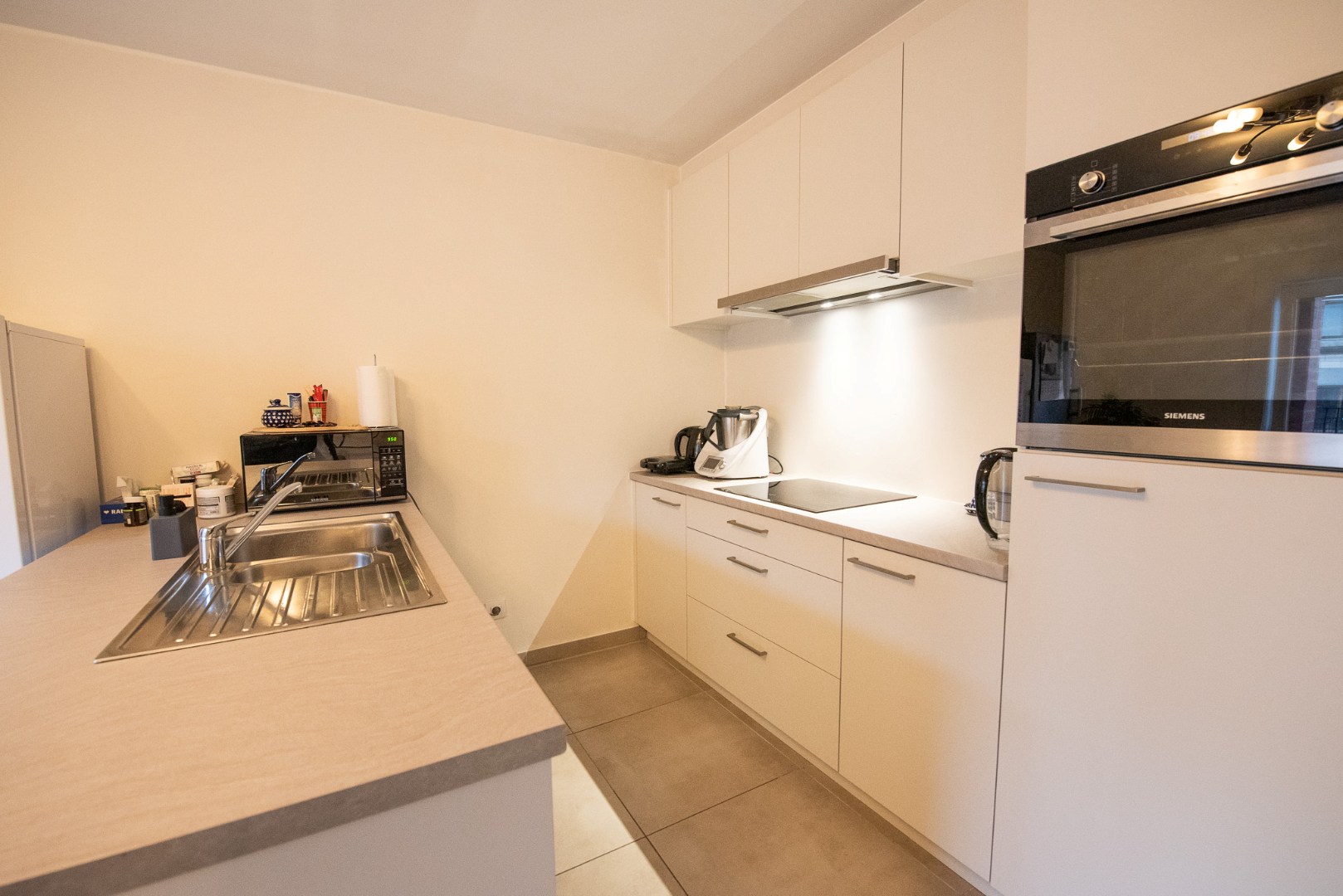 Instapklaar lichtrijk appartement met 2 slaapkamer, garagebox en zéér ruim terras! - foto 5