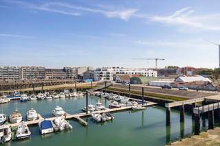 Staanplaats gelegen in het nieuwbouwproject A Bon Port. Een zeer centrale locatie in Zeebrugge die ook perfect dienst kan doen als...