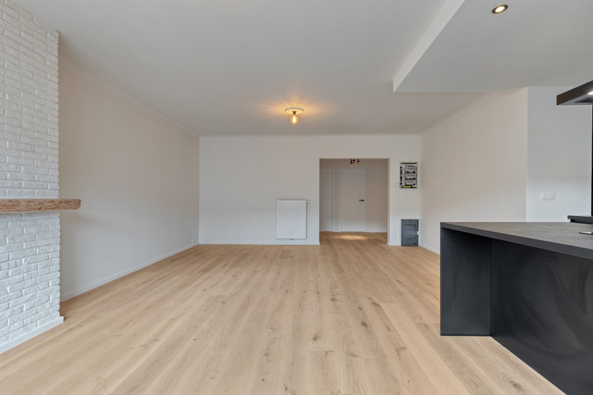 Appartement magnifiquement rénové avec parking à Deurne ! - photo 5