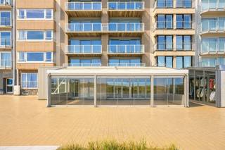 Vous recherchez un emplacement de choix pour votre prochaine entreprise ? Cette impressionnante propriété commerciale de pas moins de 220 m²...