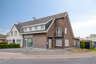 Op een strategische locatie in Izegem, vlak bij het centrum van Kachtem en met een vlotte verbinding naar de E403, ontdek je deze...
