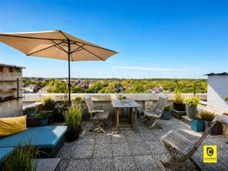 Appartement de 2 chambres à coucher rénové de façon unique avec une grande terrasse et des vues à couper le souffle !Ce chef-d'œuvre architectural...