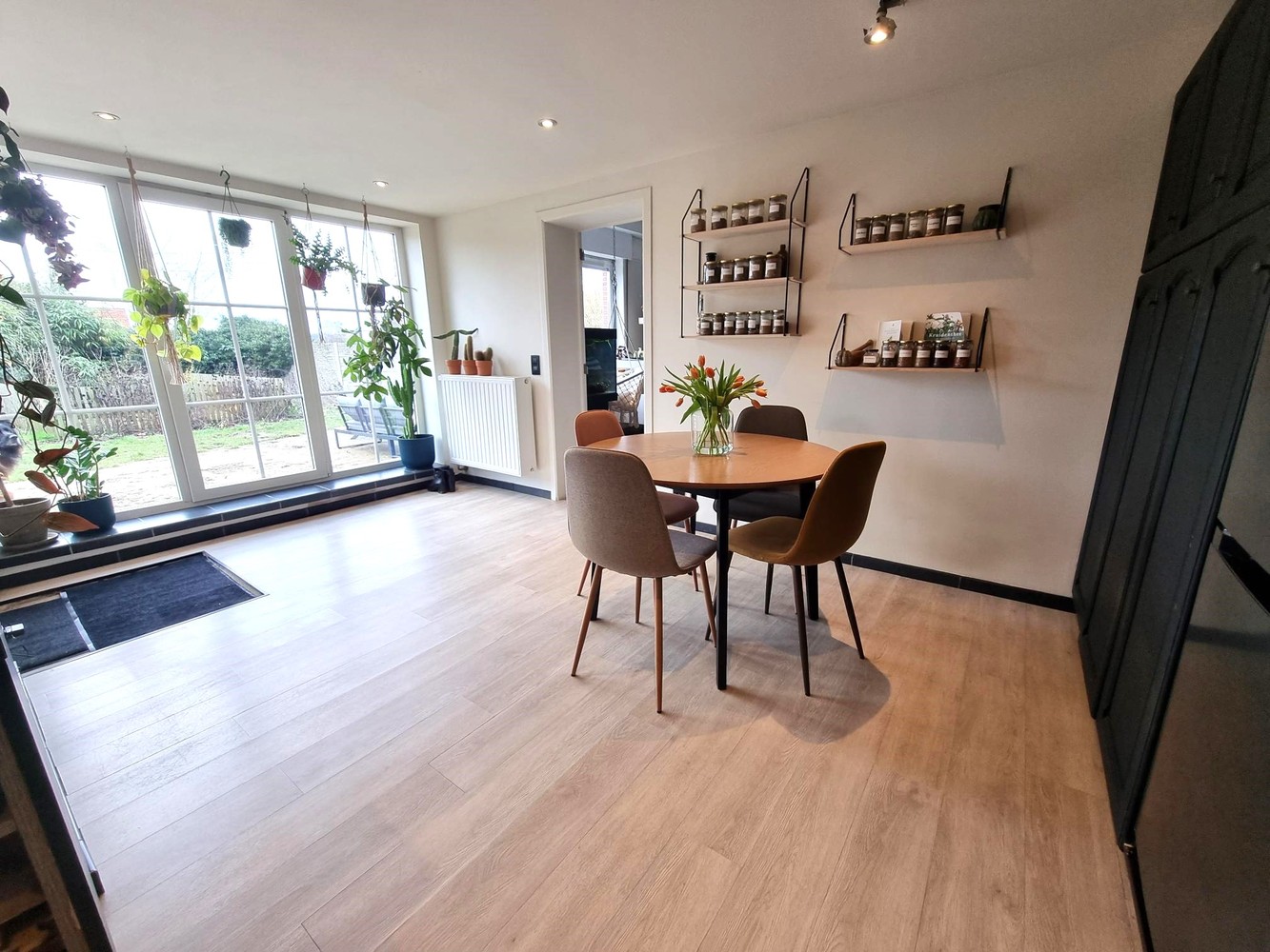 Prachtig gelegen woning met groen verzicht, 3 slaapkamers en zeer grote garage aanbouw - foto 4