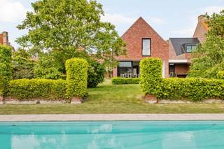 - Characterful villa- Excellent EPC: label A!- Ideal location: Breulstraat 36A in Moorslede- Bright living space with cozy fireplace- Open kitchen...