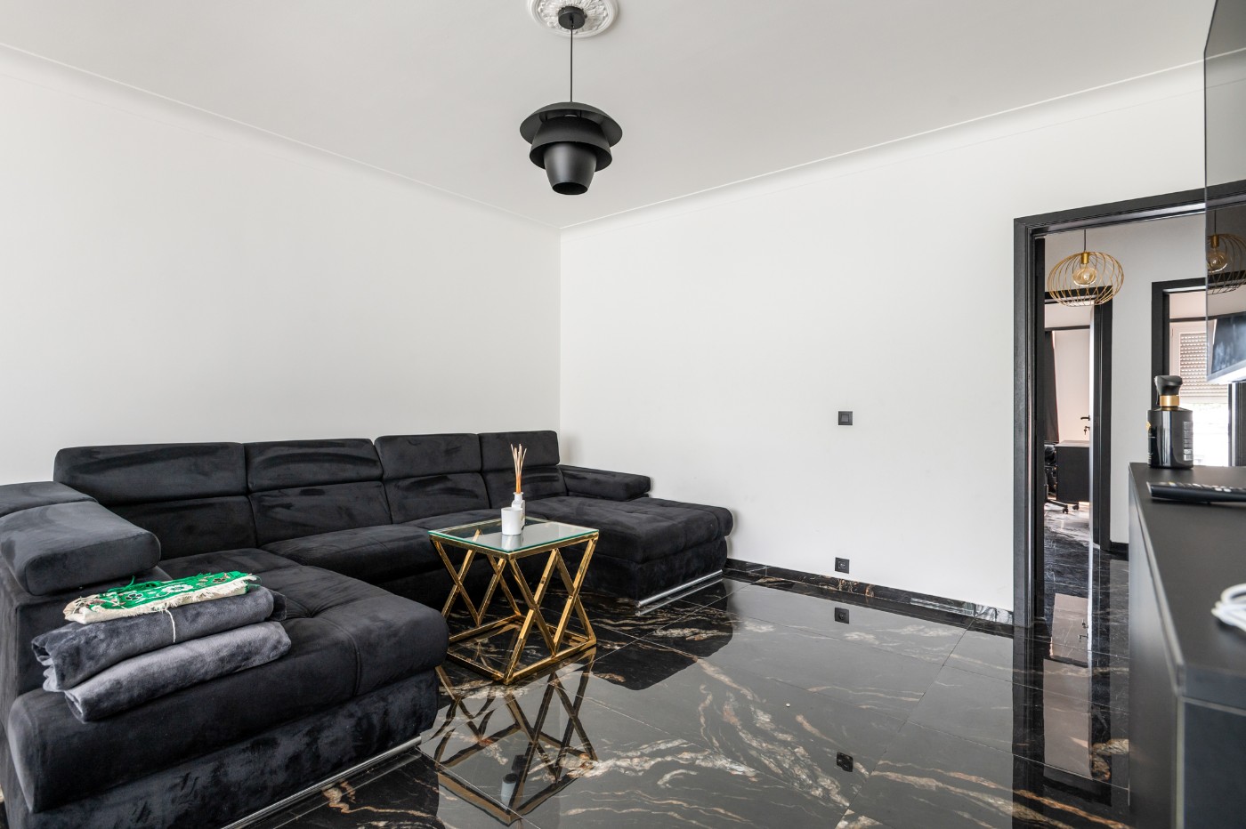 Tof, instapklaar app. op 3e verd. met 2 slpk., terrasje en garage - foto 4