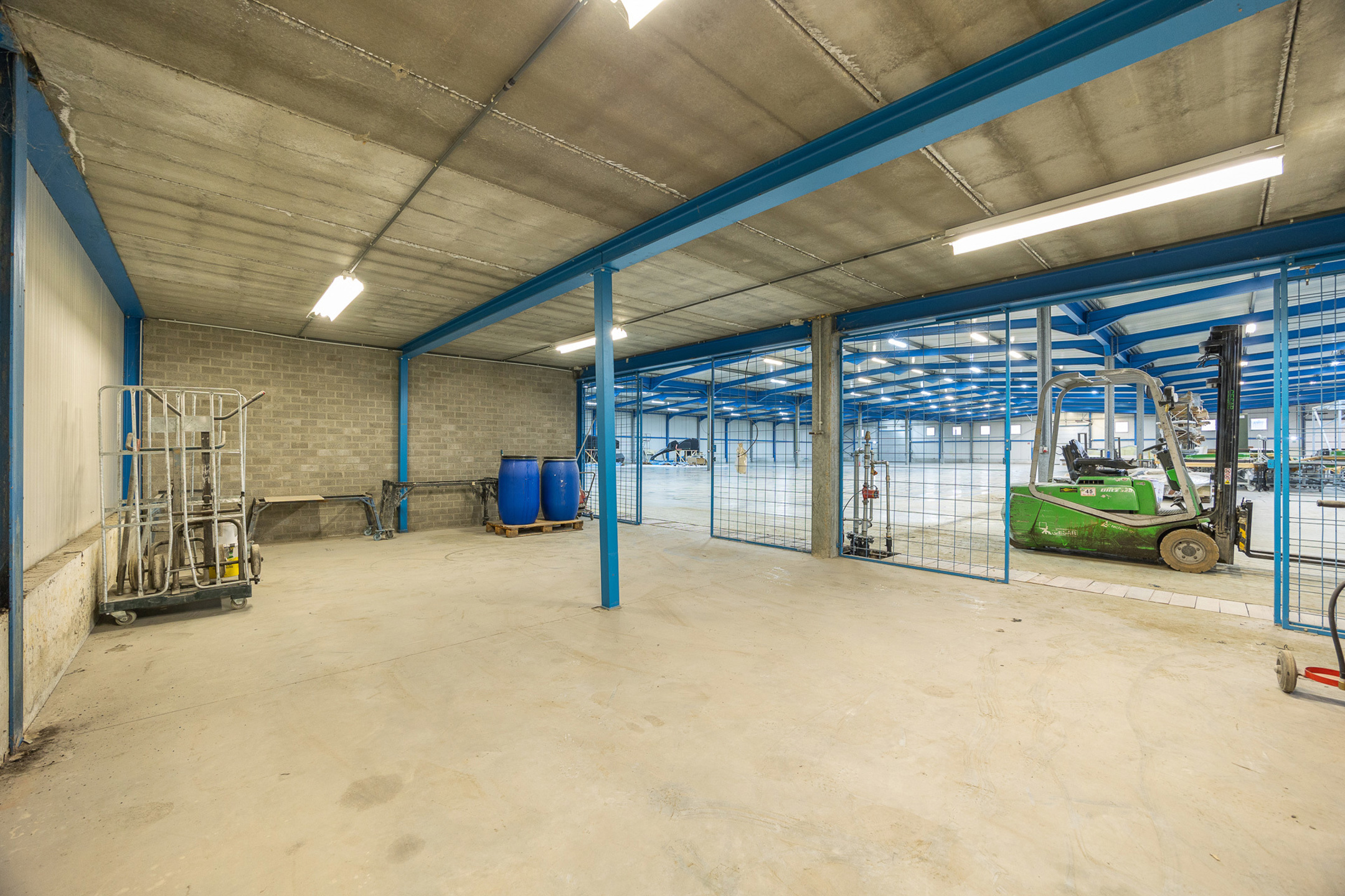Magazijn unit 9 van 1.428m² te huur met kantoor - foto 3