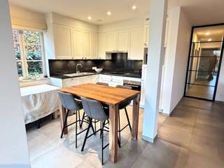 Zeer mooi gelijkvloersappartement met leuke ligging. Dit instapklare en perfect onderhouden gelijkvloersappartement biedt u een aangename...