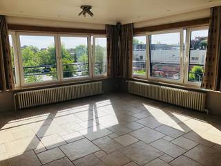 Kristus-Koning, vlakbij de Carrefour NET LICHTRIJK appartement met mooi vergezicht, 2 slaapkamers<br /><br />Inkomhal, gezellige lichtrijke living , ingerichte keuken met gasfornuis, wasmachine, gootsteen, frigo.<br />toilet, 2 mooie slaapkamers met zonnebalkon. nette kelderberging <br />LIFT AANWEZIG tot in de puntjes verzorgd.<br />800 euro per maand + 40 euro voorschot op de algemene kosten. <br /><br />Mogelijkheid om garage bij te huren