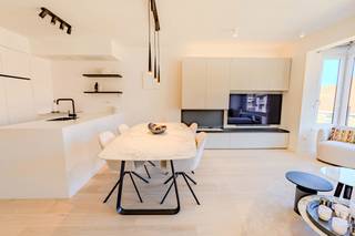 Dit prachtig gelegen appartement bevindt zich op wandelafstand van zowel het bruisende centrum als het idyllische Zegemeer.De indeling is als volgt:...