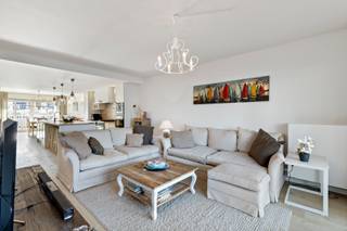 Langs de wandel- en fietspromenade aan de jachthaven, die Nieuwpoort-Bad met Nieuwpoort-Stad verbindt, bevindt zich dit doorloopappartement met...