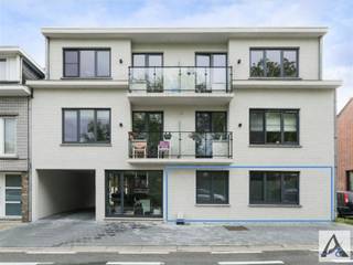 Instapklaar gelijkvloers appartement in hartje Bilzen met garageOntdek dit instapklare appartement van 79 m², gelegen op het gelijkvloers van een...