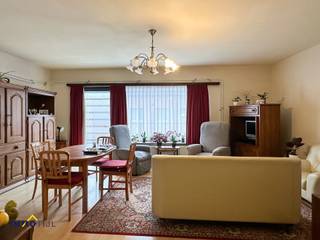 Appartementsgebouw met 5 appartementen en achterliggende garages!Dit appartementsgebouw omvat in totaal 5 appartementen: één op het gelijkvloers en...