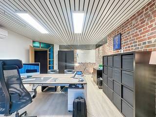 Kantoor van ca. 150 m² te huur in Wevelgem. Gelegen in de nabijheid van diverse invalswegen en de autosnelweg. Indeling> Gelijkvloers:- Ruime...