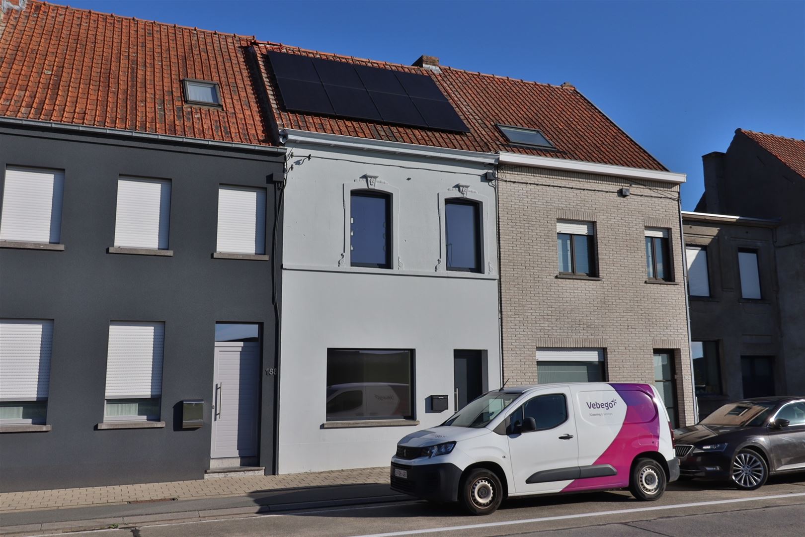 Volledig gerenoveerde woning met garage / uitweg - foto 1