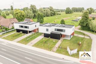 Deze prachtige BEN-woningen vormen een bijzonder ijkpunt in het landschap. Hun moderne architectuur is gecombineerd met een uitstekende...