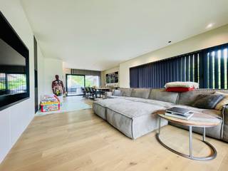 Deze mooi gerenoveerde villa ligt op een mooi perceel van maar liefst 41a 19ca. De woning met 3 slaapkamers is voorzien van alle modern comfort...