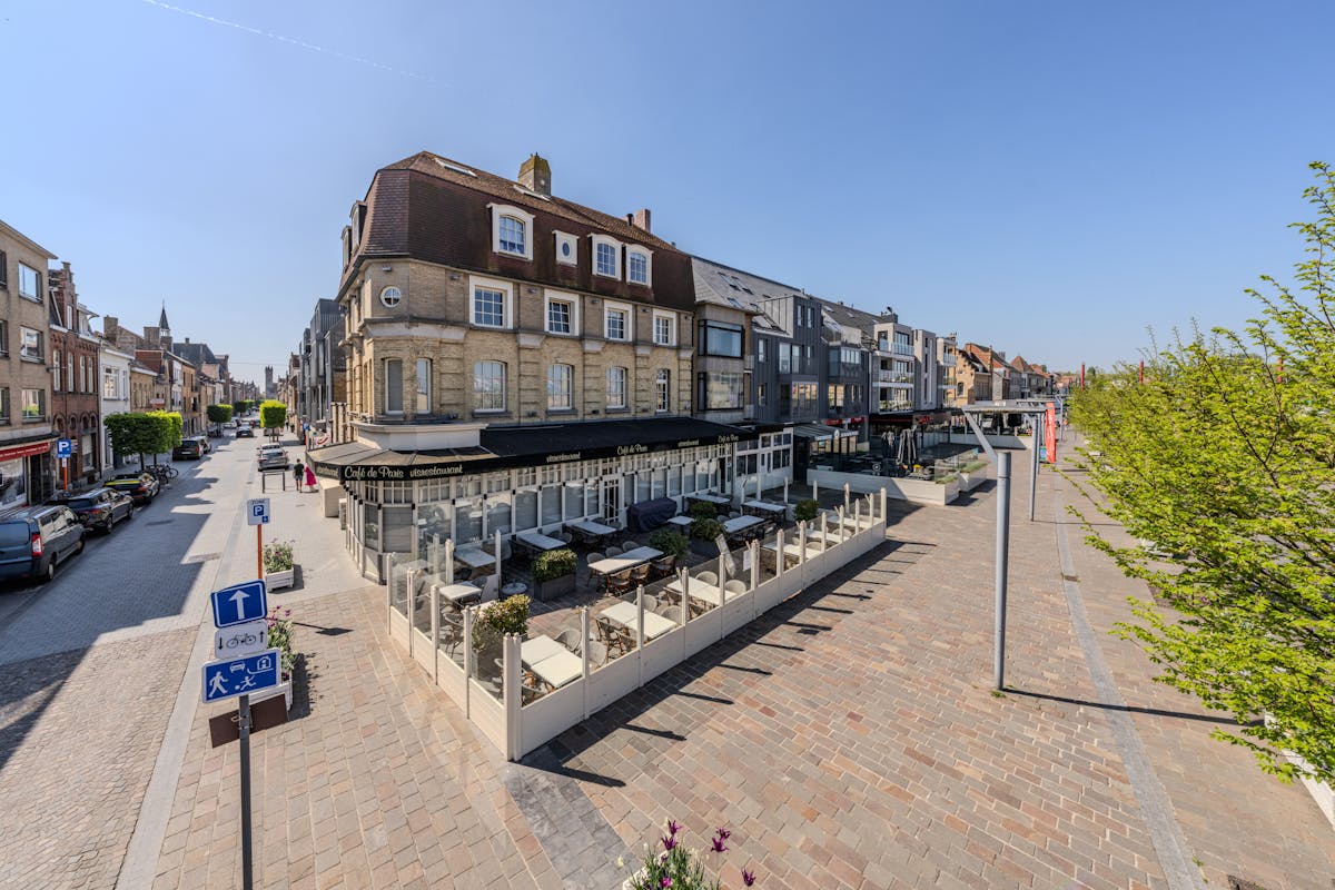 Opbrengsteigendom bestaande uit restaurant en 3 appartementen - foto 2