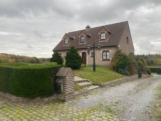 Bent u op zoek naar een ruime woning op een rustige locatie tussen de velden in het prachtige Blanden? Dan is dit zeker een aanrader!Gunstig gelegen...