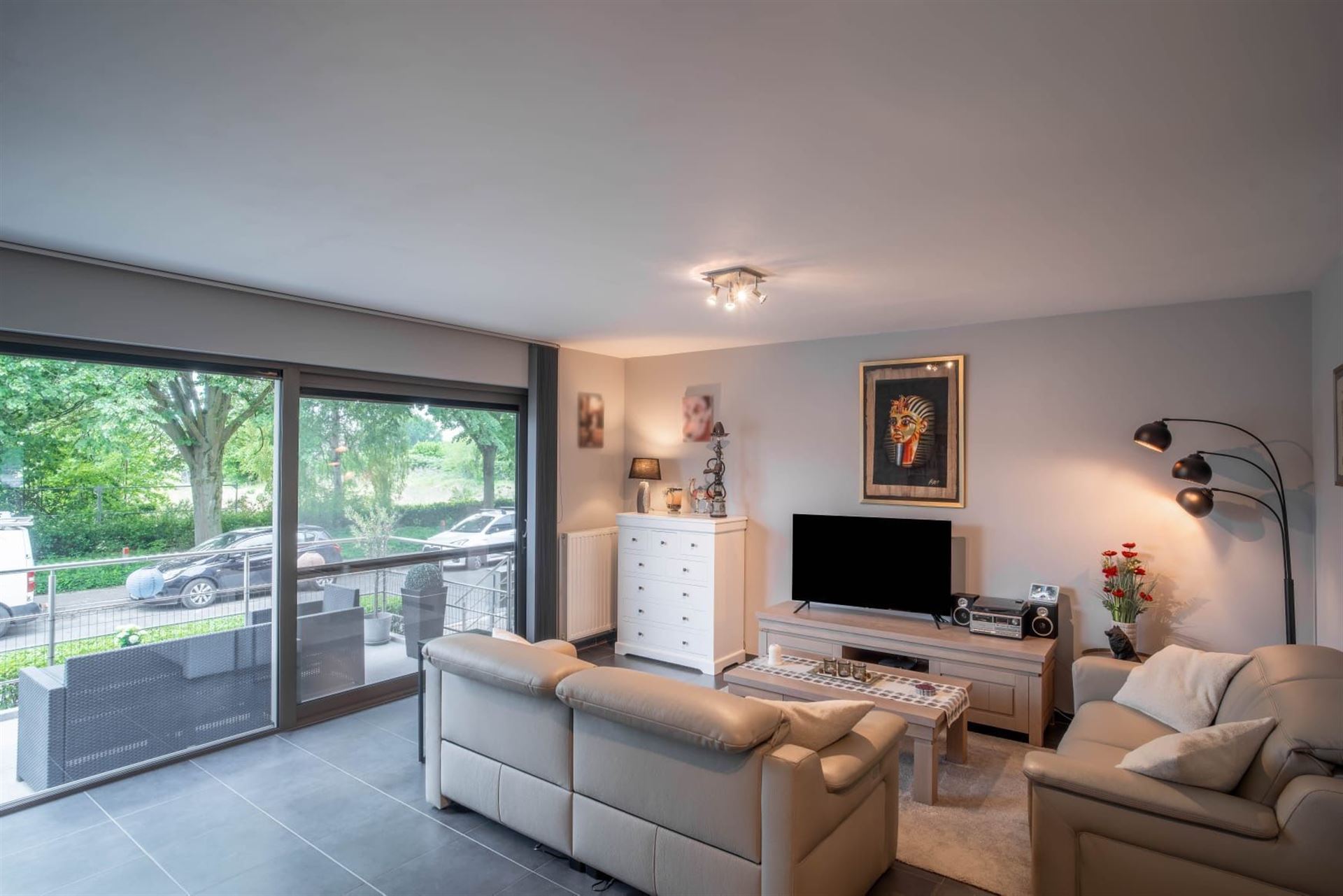 Appartement met 2 slaapkamers, terras en garagebox - foto 4