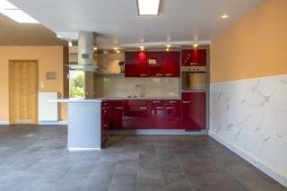 Gelijkvloers appartement met tuin in een rustige buurt. De eigenaars wonen op de bovenverdieping en zoeken een stille huurder: een alleenstaande...