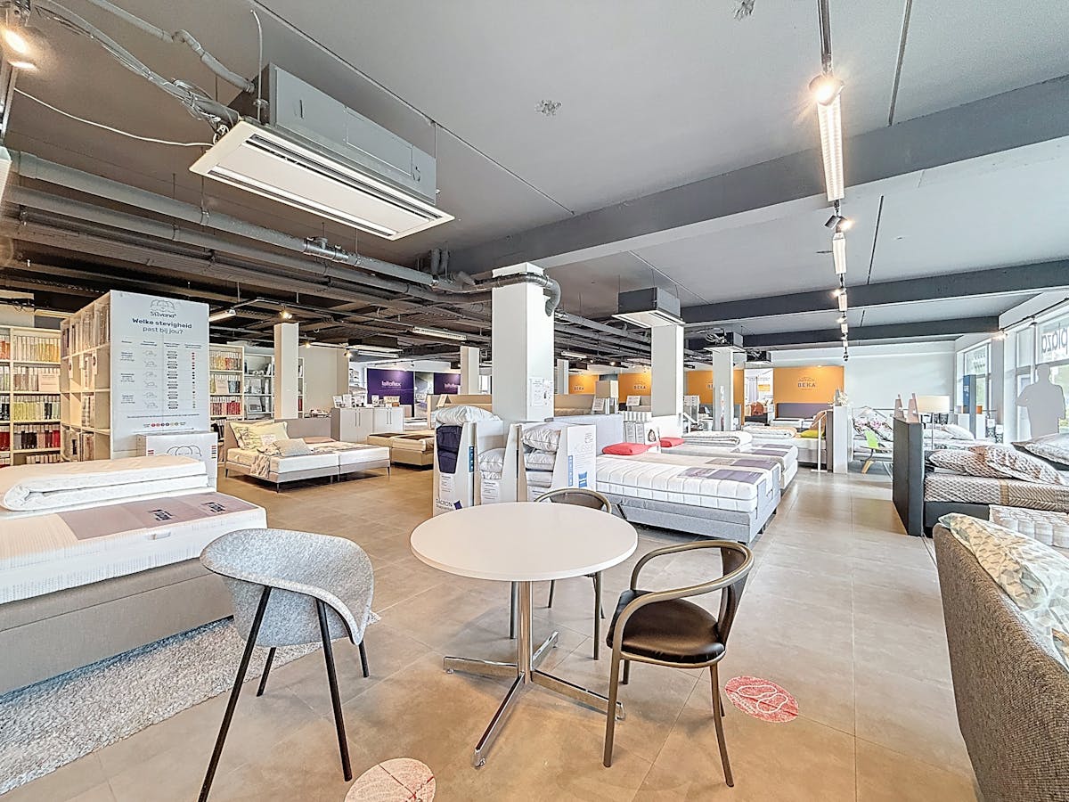 Commercial property for rent in Ypres - photo 1