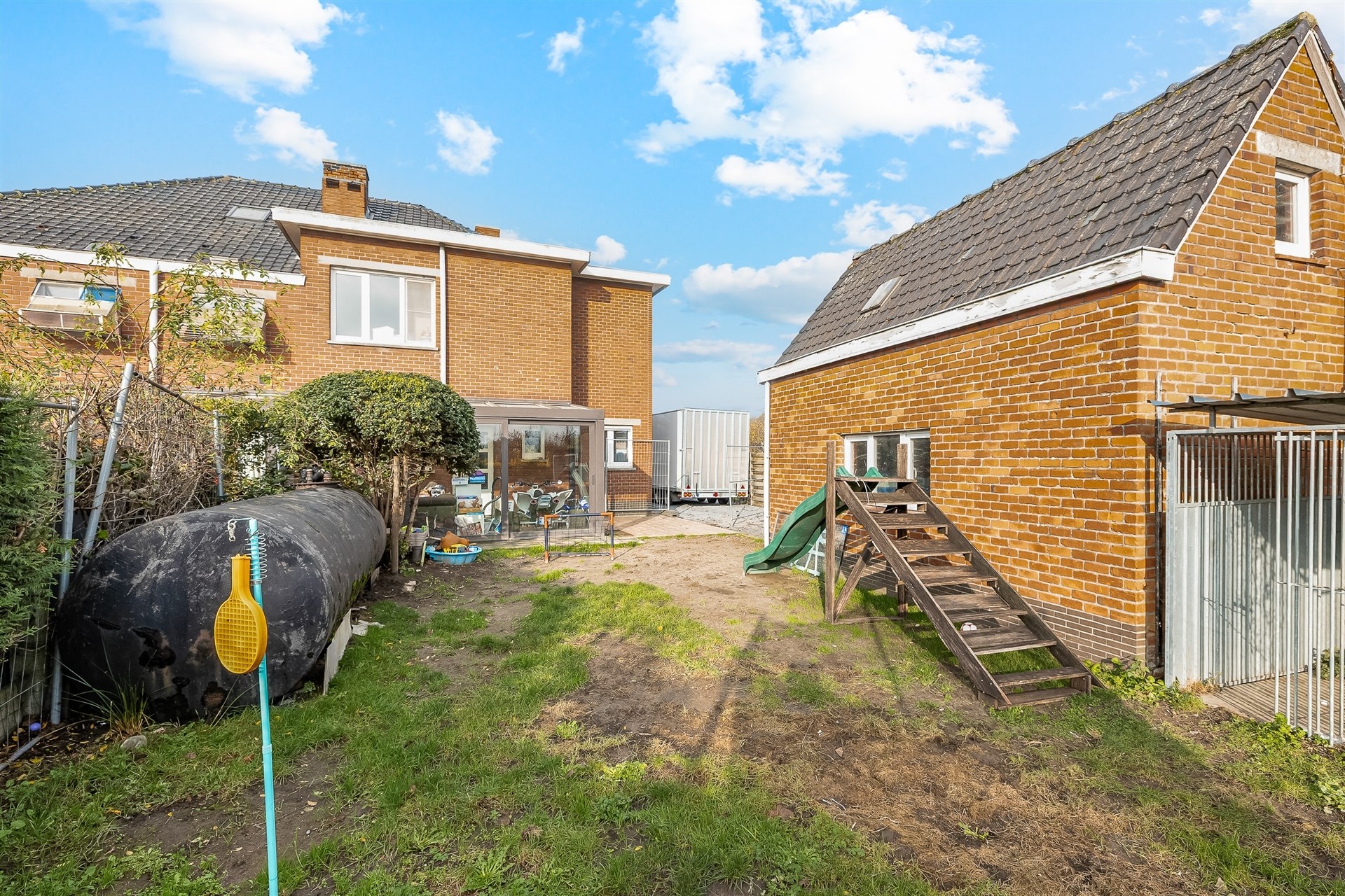 Op te frissen woning met supertoffe tuin, nabij het centrum! - foto 4