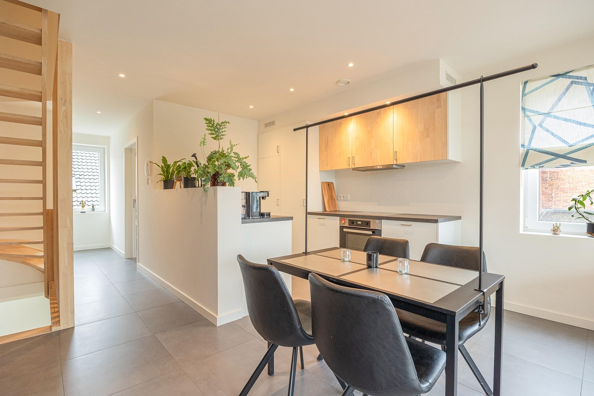 Recent triplexappartement met 2 slaapkamers en carport - foto 5