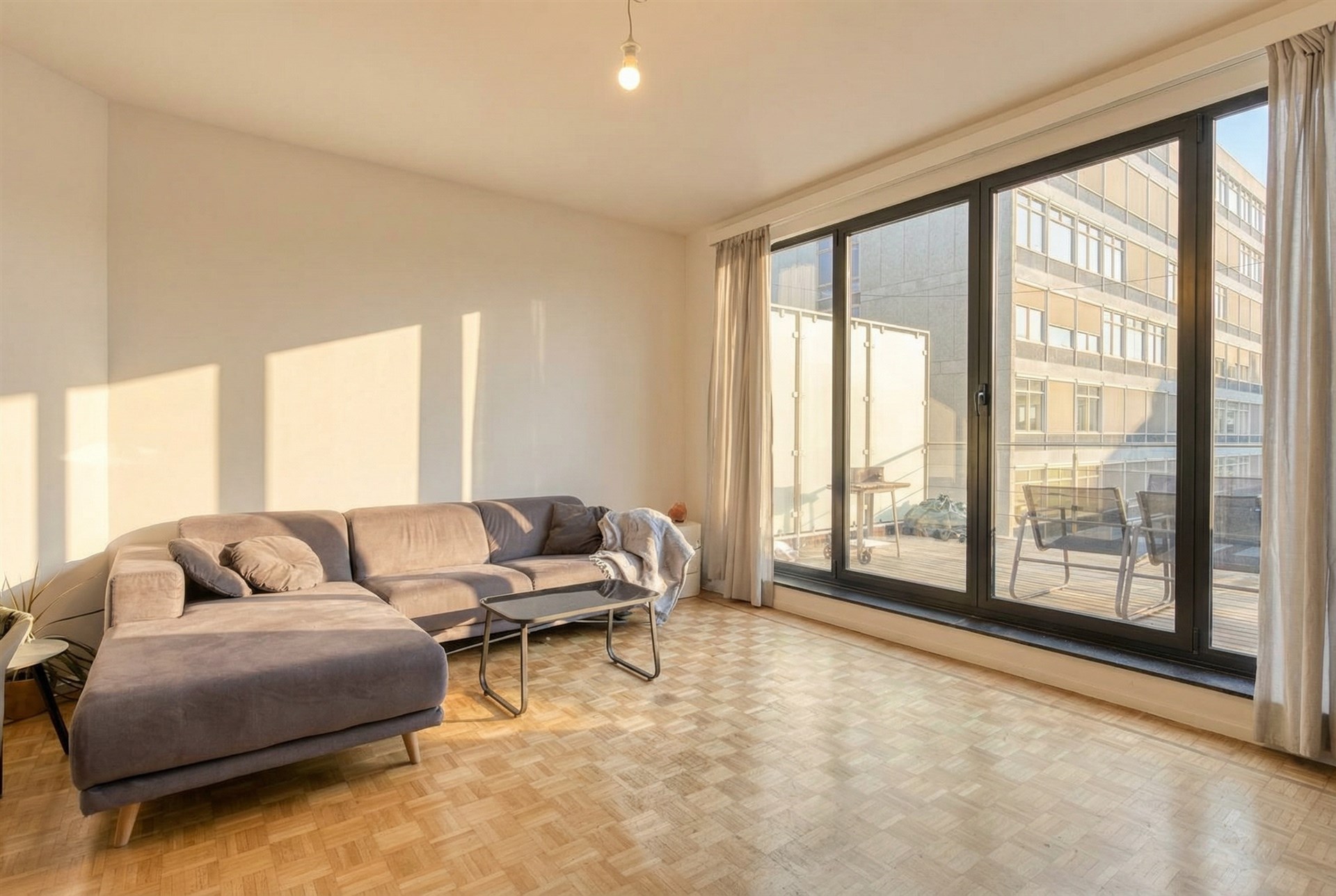 Urban Sky Living: Bright Top-Floor Apartment with Terraces. - foto 3