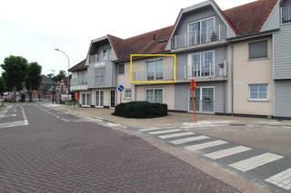 <p>In het centrum van Heusden treft u residentie Heusdine.<br /><br />Hier bieden wij een 2-slaapkamerappartement aan met ondergrondse private autostaanplaats en berging <strong>inbegrepen.</strong><br /><br />De indeling: inkomhal met gastentoilet en ingemaakte vestiairekast, leefruimte met open keuken, uitgerust met kwaliteitsvolle toestellen. Ter hoogte van de leefruimte is er een klein balkon voorzien. Het appartement beschikt over twee volwaardige slaapkamers en een badkamer met ligbad en douchemogelijkheden. Tevens is er nog een berging voorzien in het appartement zelf.<br /><br /><u>Beschikbaarheid</u>: onmiddellijk.<br /><u>Huurprijs</u>: <strong>820 euro (incl. autostaanplaats) + 75 euro vaste provisie.</strong><br /><br />Benieuwd? Plan uw afspraak in via <strong>Michiel</strong> op <em>0478 59 77 41</em> of <em>michiel@altro-vastgoed.be</em></p>