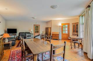 <p><span>This </span><span>spacious apartment</span><span> is on </span><span>the second floor</span><span> of a </span><span>characterful building with elevator</span><span>, located in a </span><span>central location in Duffel</span><span> and overlooking </span><span>the park</span><span>. The combination of a green environment and easy accessibility is a practical added value.</span></p><p><span>Through the </span><span>entrance hall with fitted cupboards</span><span>, the various rooms are accessed separately. The </span><span>living space</span><span> enjoys pleasant light thanks to the large windows. The </span><span>closed kitchen</span><span> is adjacent </span><span>.</span></p><p><span>The apartment has </span><span>2 bedrooms</span><span> with </span><span>parquet flooring</span><span>. </span><span> The </span><span>recently renovated bathroom</span><span> is equipped with a </span><span>double sink</span><span>, </span><span>walk-in shower</span><span> and </span><span>toilet</span><span>. </span><span> There is also a </span><span>separate guest toilet</span><span> in the hall.</span></p><p><span>There is also a </span><span>practical storage room</span><span> with plumbing </span><span>for a washing machine and dryer</span><span>. </span><span> The apartment also has a </span><span>private cellar storage room</span><span>.</span></p><p><span>There is ample parking</span><span> in the park. The </span><span>electrical installation conforms to current standards</span><span>, which provides additional security.</span></p>