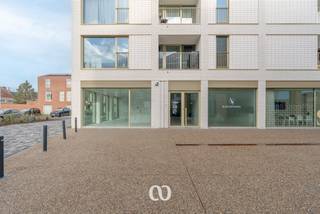 In dit gloednieuwe, professioneel ontworpen medisch centrum komt een hoogwaardige kantoorruimte van 120 m² beschikbaar. Het gebouw is...